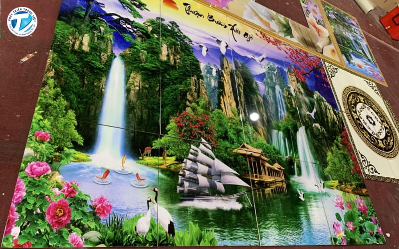 Giải thích lý do tại sao nên sử dụng công nghệ in UV trong sản xuất bề mặt trang trí cho gạch men